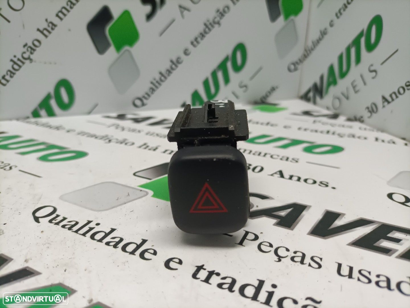 Botão De 4 Piscas Toyota Corolla (_E11_) - 1