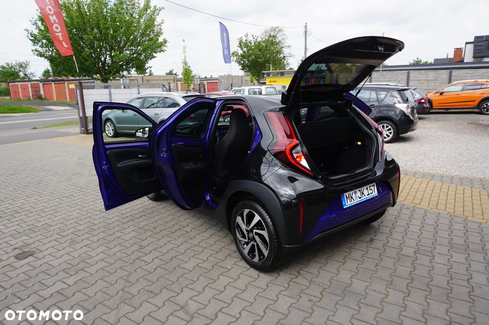 Toyota Aygo X x-shift x-play Team Deutschland - 13