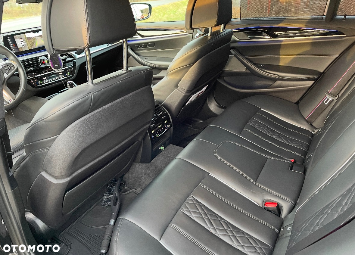 BMW Seria 5 M550d xDrive - 10