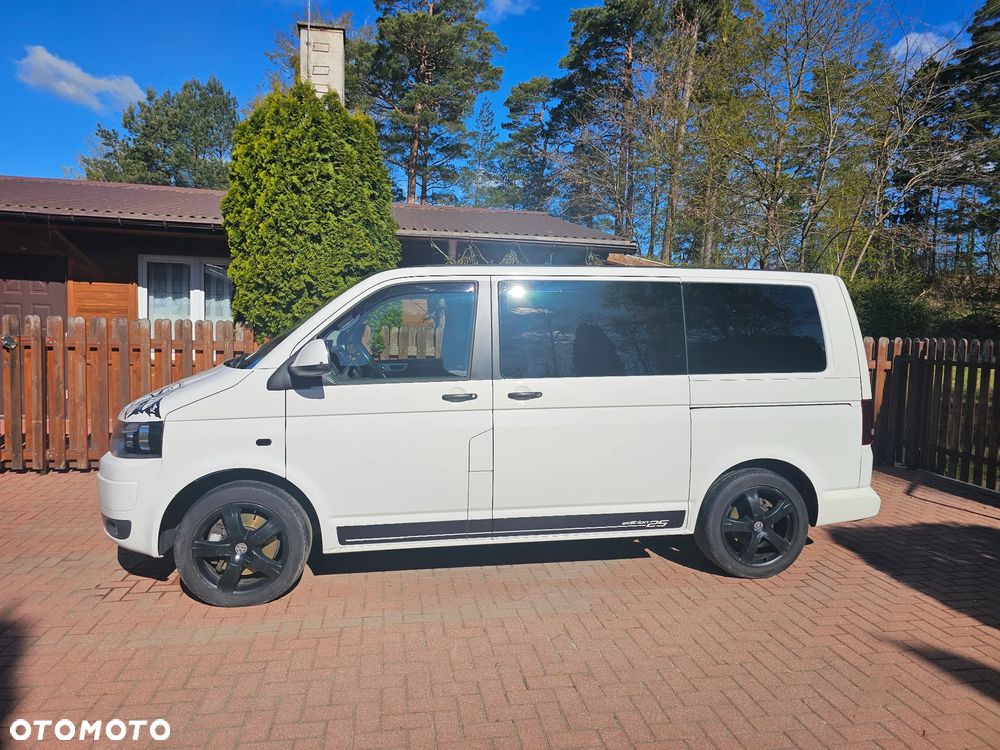 Volkswagen Multivan - 1