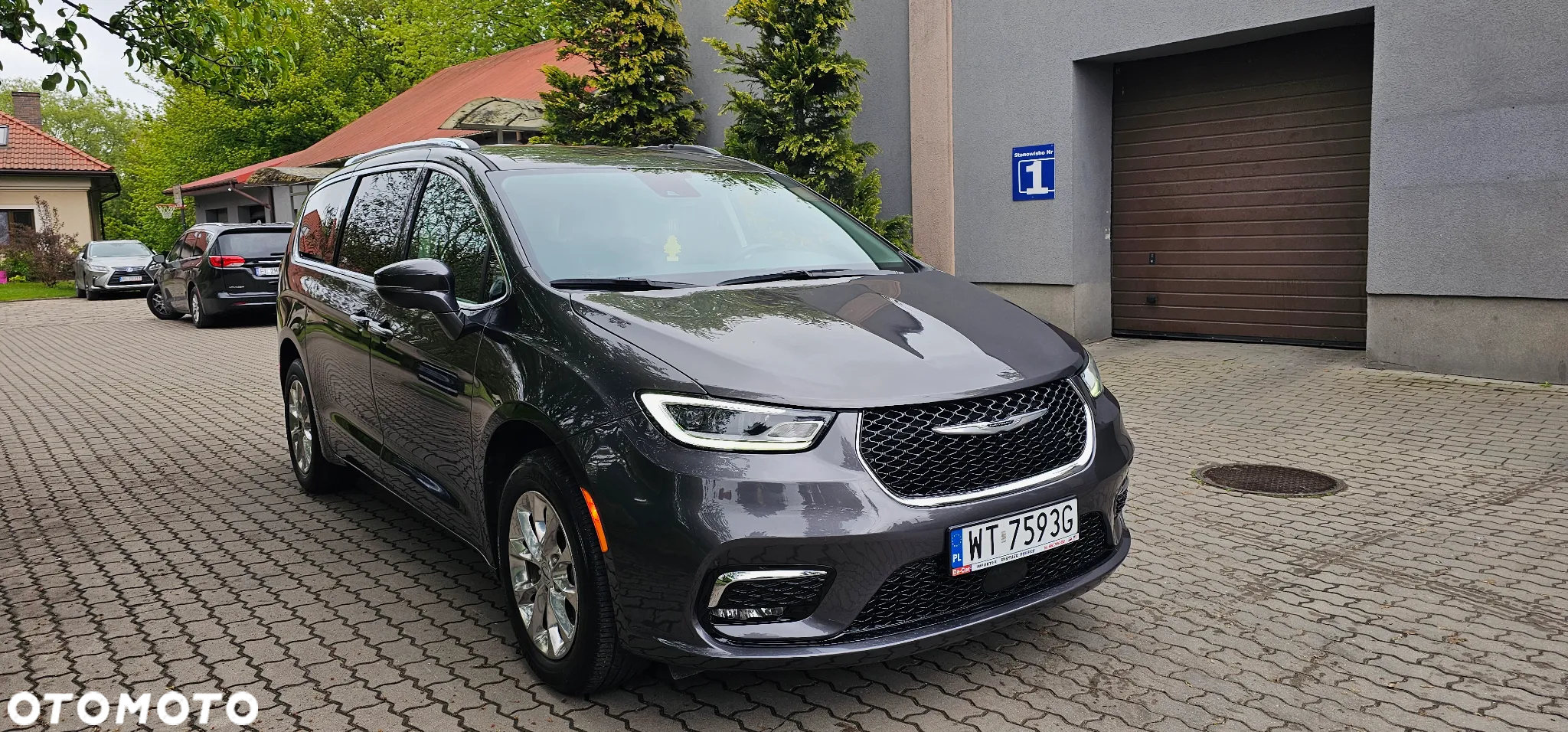 Chrysler Pacifica - 36