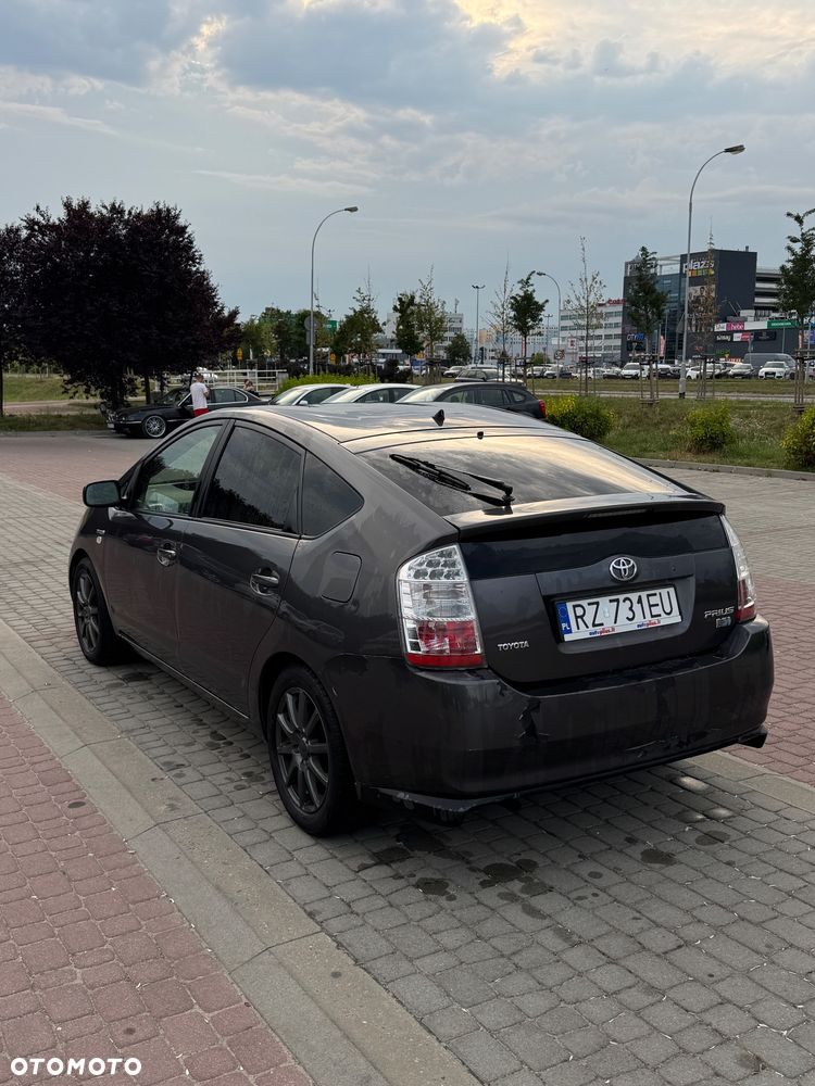 Toyota Prius - 5