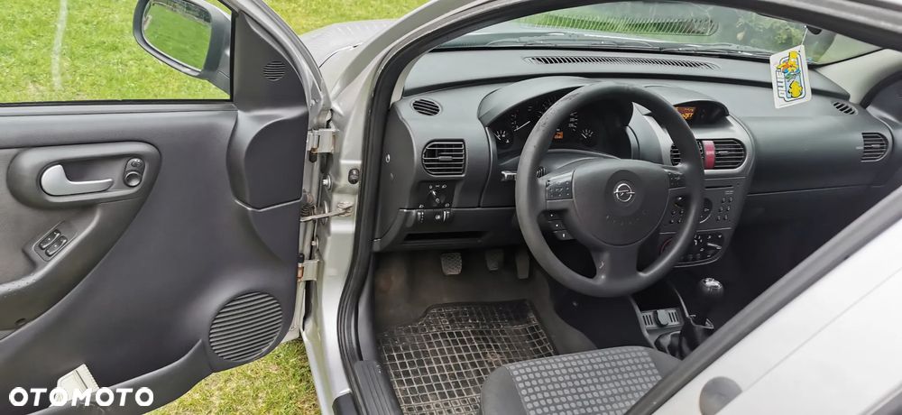 Opel Corsa 1.4 16V Essentia - 7
