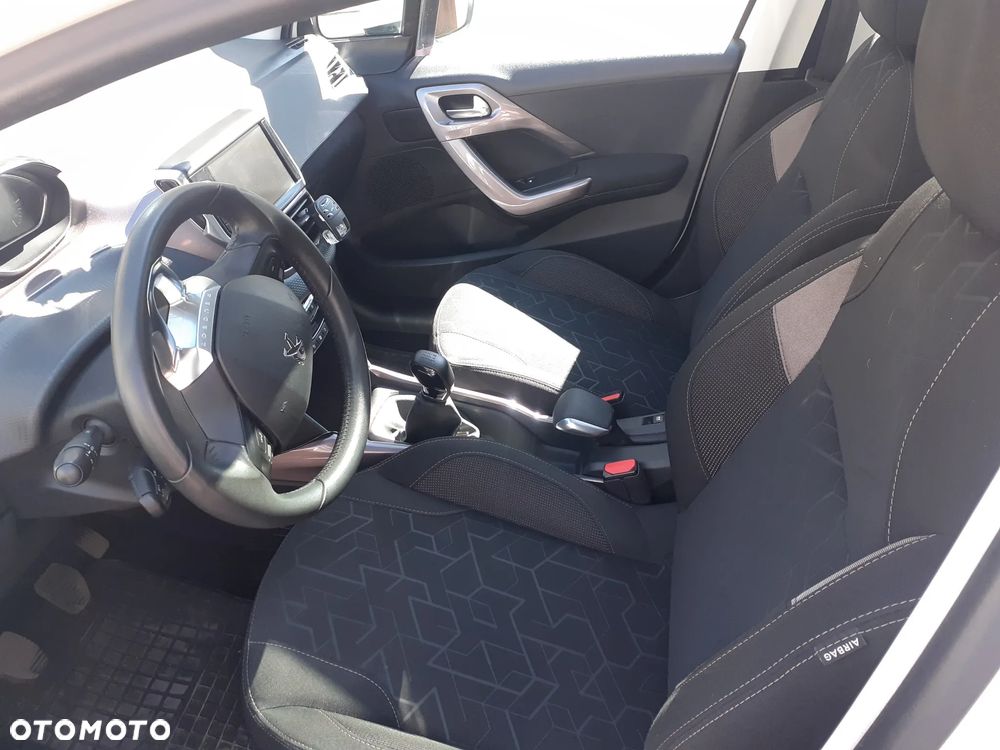 Peugeot 2008 - 11