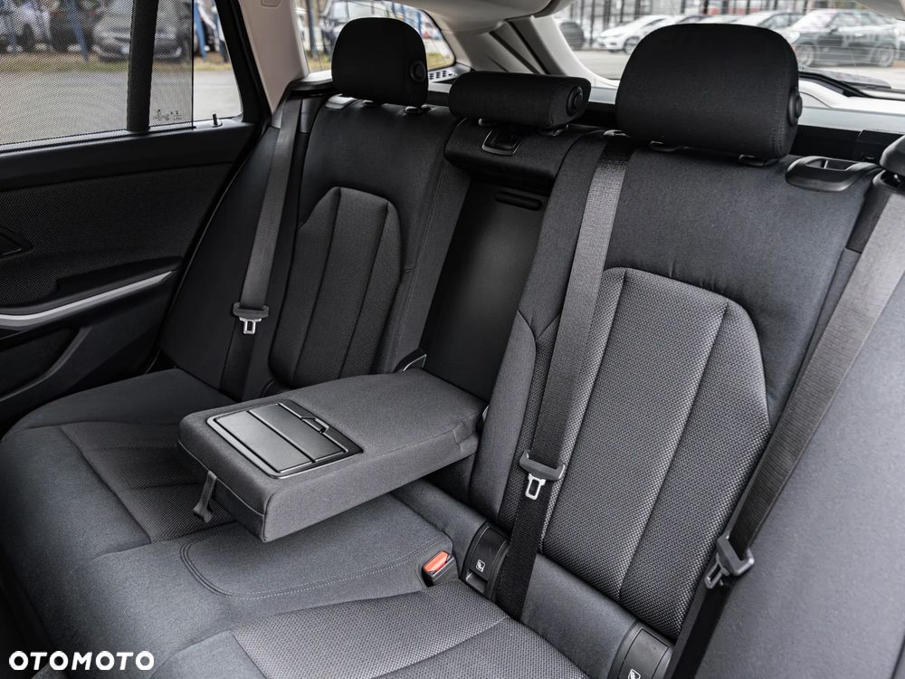 BMW Seria 3 318d - 27