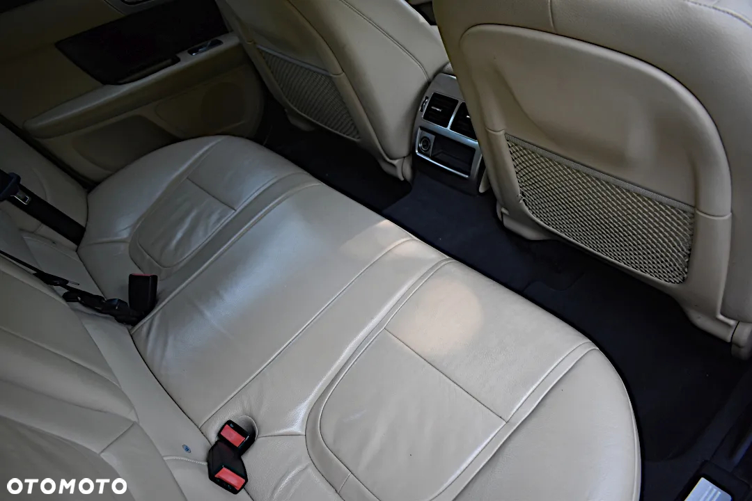 Jaguar XF 2.2 D Premium Luxury - 33