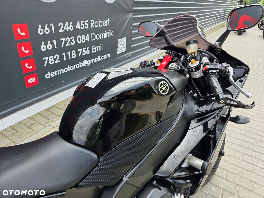 Yamaha R1 - 23