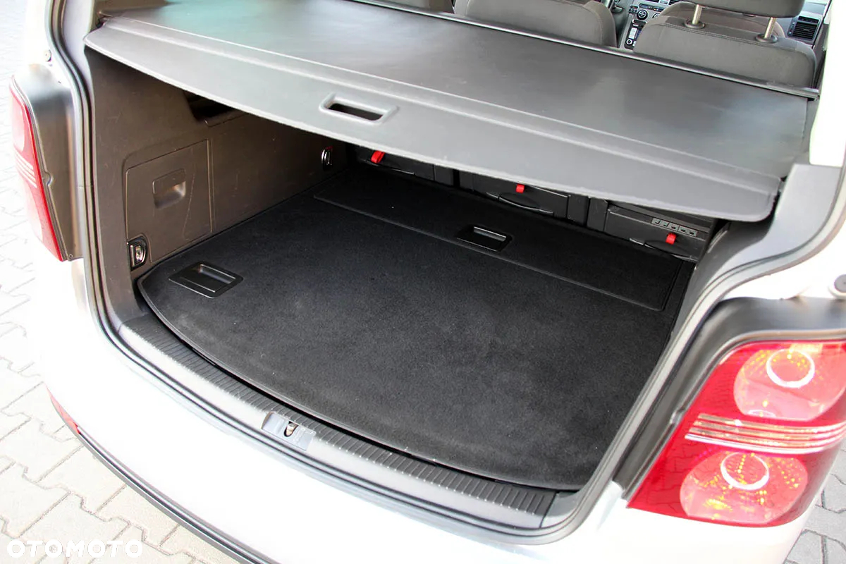 Volkswagen Touran 1.4 TSI DSG Highline - 37