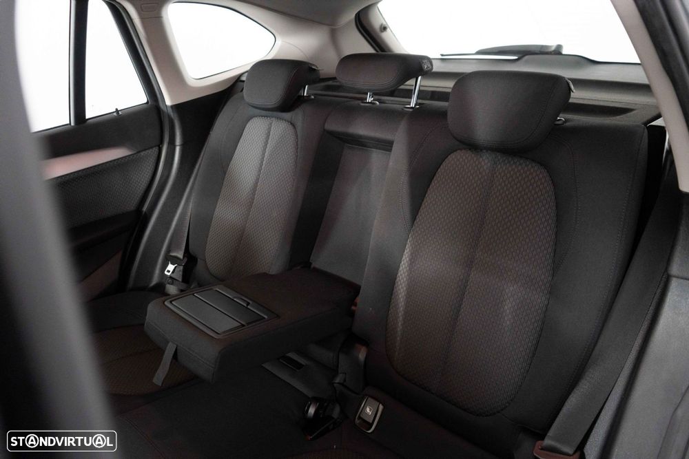 BMW X1 25 e xDrive Corporate Edition - 9