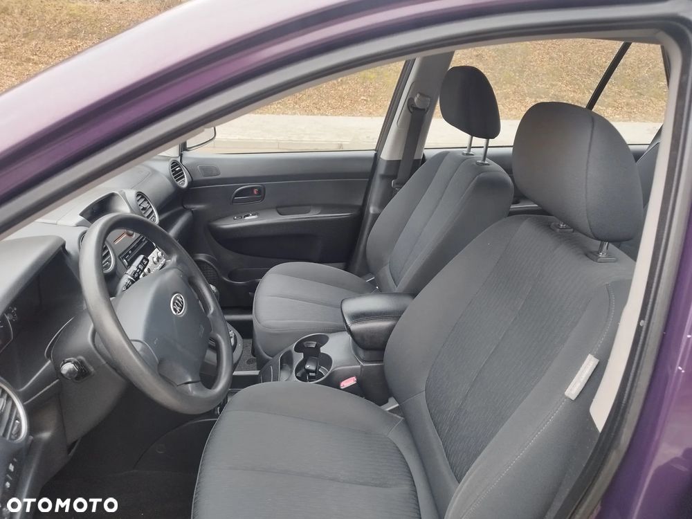 Kia Carens 2.0 EX - 33