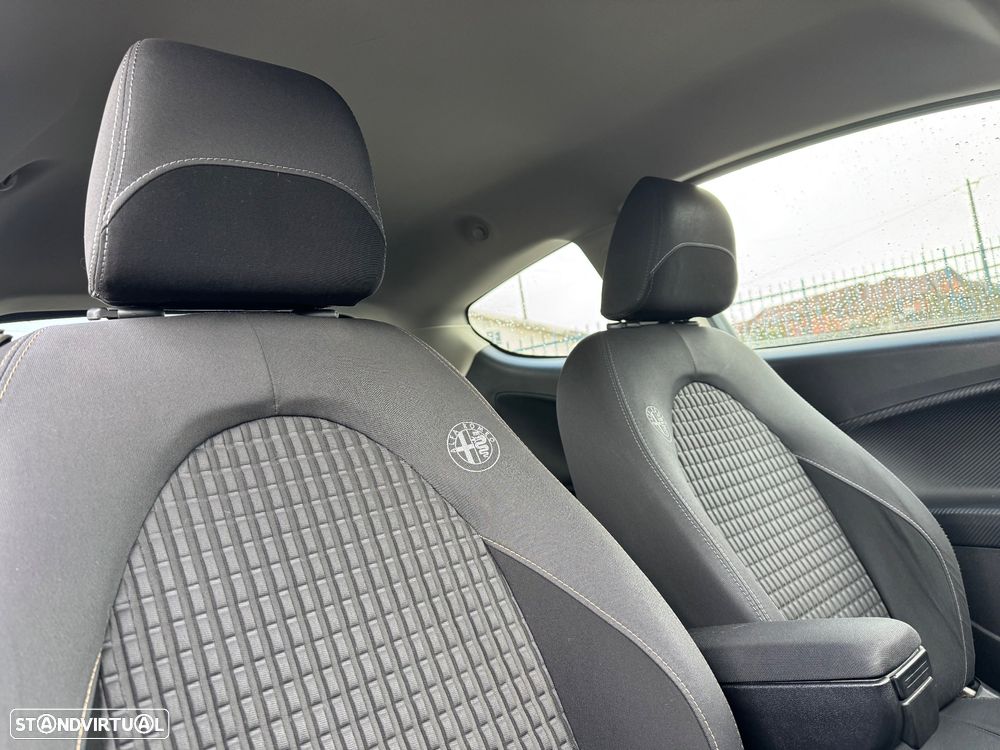 Alfa Romeo MiTo 1.4 MultiAir Distinctive - 22