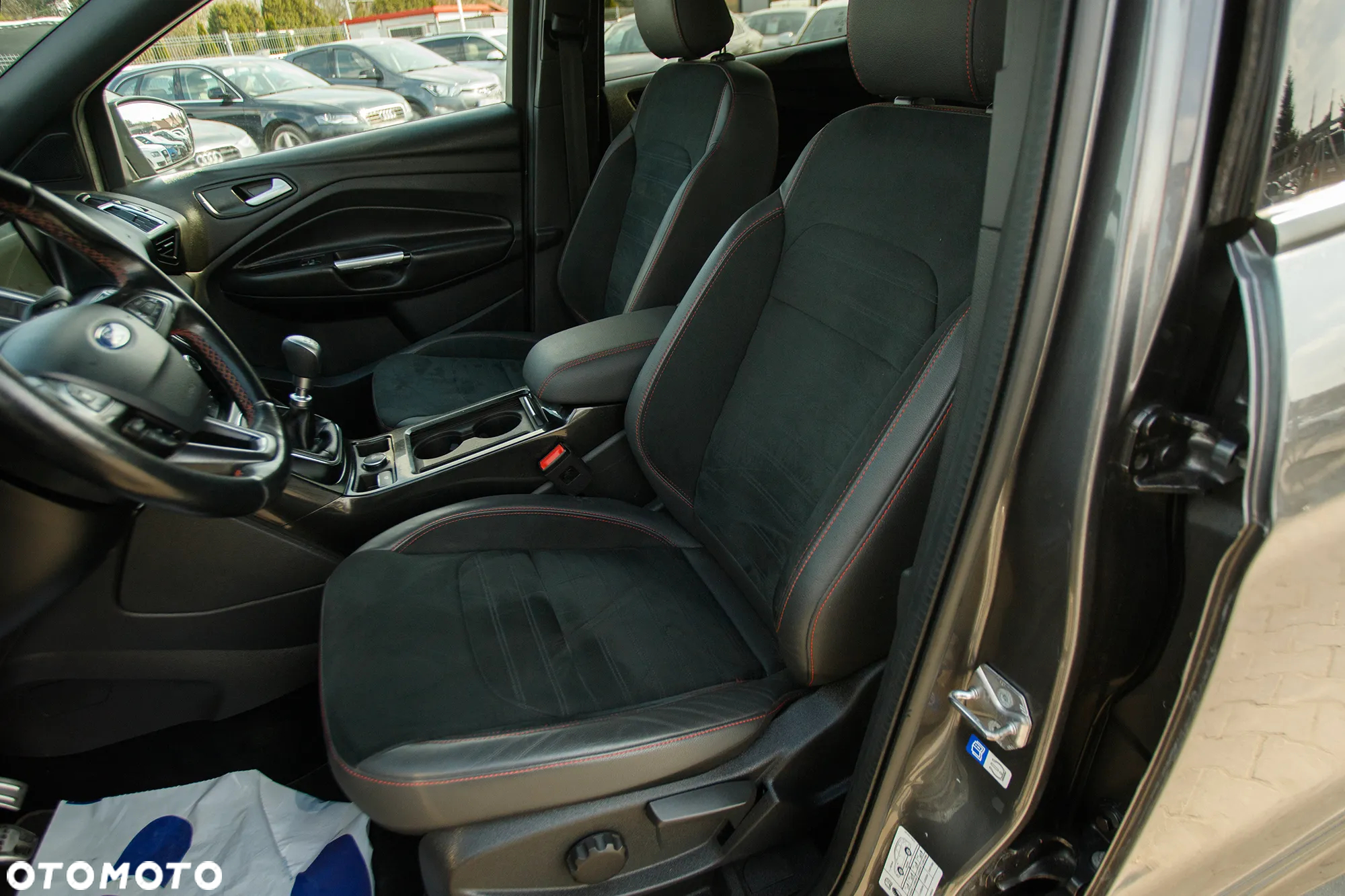 Ford Kuga 1.5 EcoBoost 2x4 ST-Line - 16