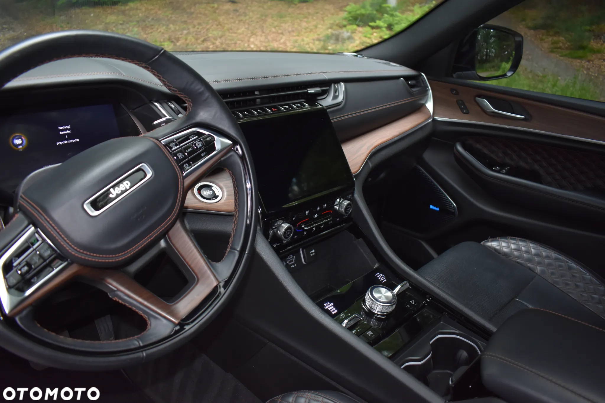 Jeep Grand Cherokee - 12