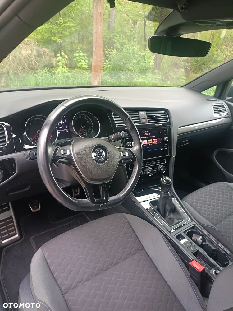 Volkswagen Golf - 11