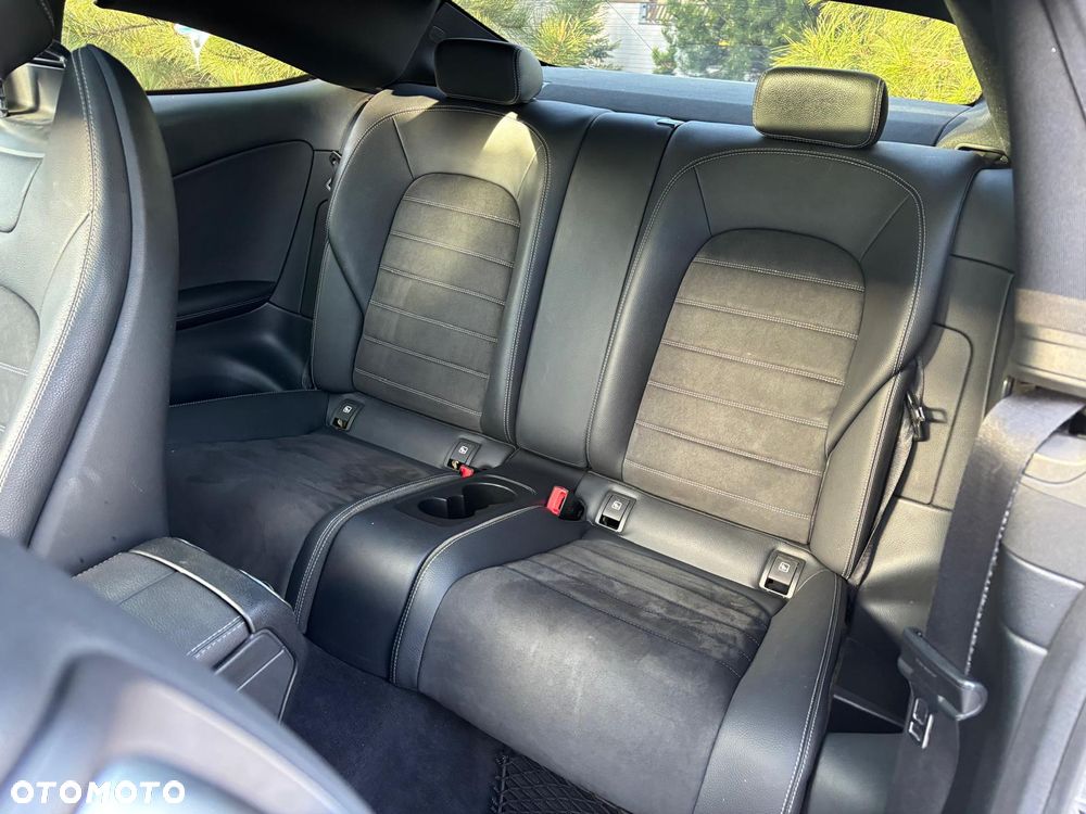 Mercedes-Benz Klasa C 300 9G-TRONIC AMG Line Plus - 25