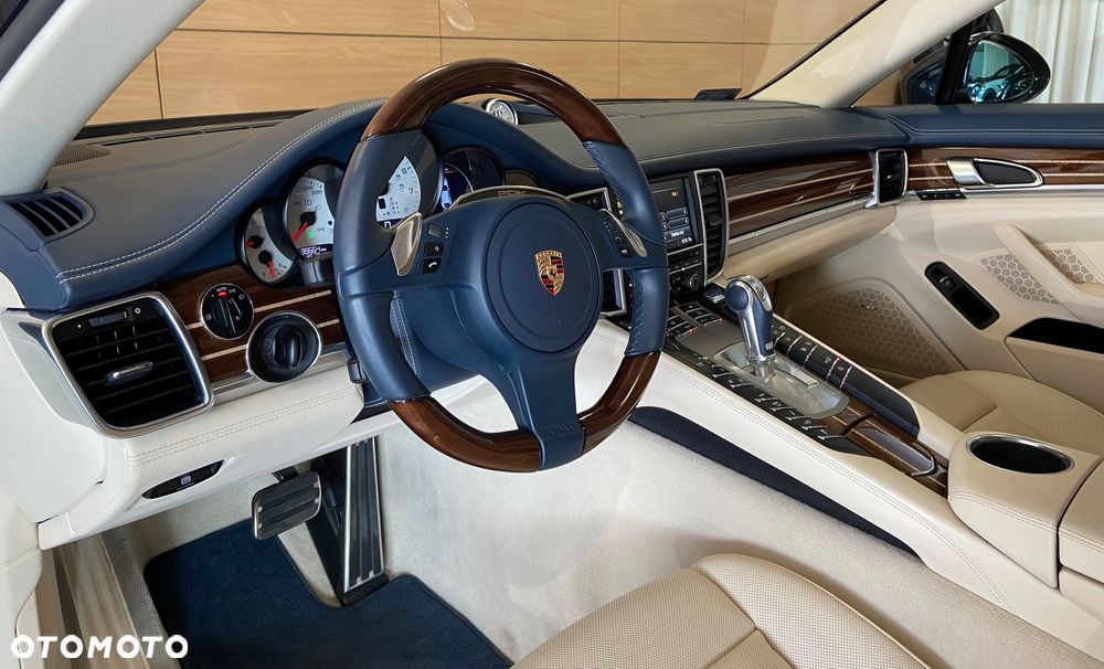 Porsche Panamera - 8