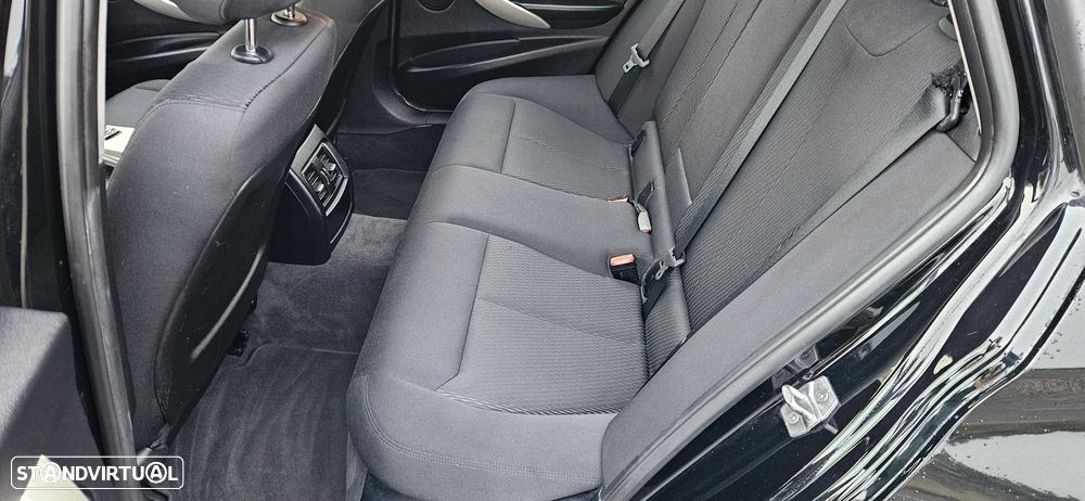 BMW 320 d Touring EfficientDynamics Auto - 7