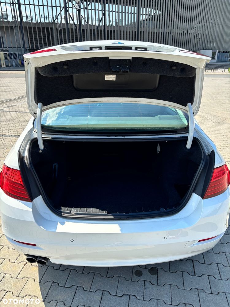 BMW Seria 5 520d xDrive - 31