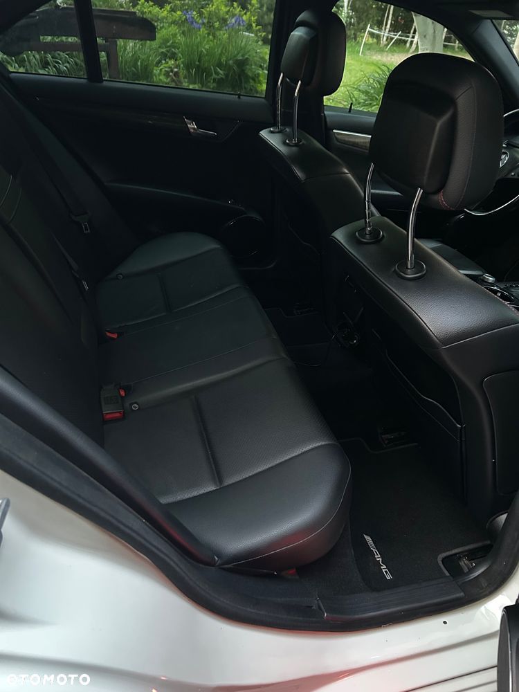 Mercedes-Benz Klasa C 350 CGI BlueEff Elegance - 17