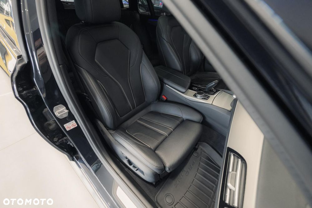 BMW Seria 5 520d M Sport - 16