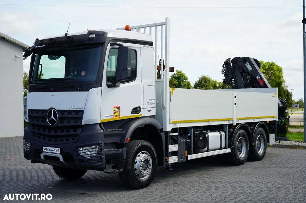 Mercedes-Benz AROCS 2643 / 6x4 / CAROSERIE CU BALANȚĂ - 6,3 M / MACARA HIAB X-HIDUO 188 ES-4 / CAPACITATE MAXIMĂ DE RIDICARE: 5.300 KG / ROTATOARE / PODEA HEAVY-DUTY / TRANSMISIE AUTOMATĂ - 11