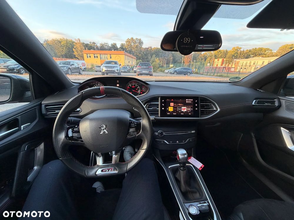 Peugeot 308 1.6 e-THP GTi by Sport S&S - 15