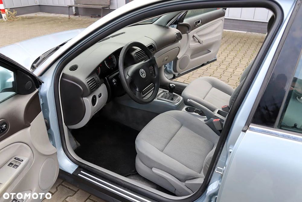 Volkswagen Passat 1.9 TDI Comfortline - 18