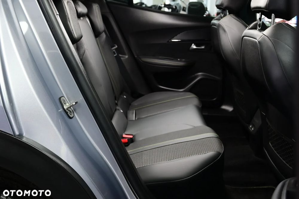 Peugeot 2008 BlueHDi 130 EAT8 GT Pack - 23