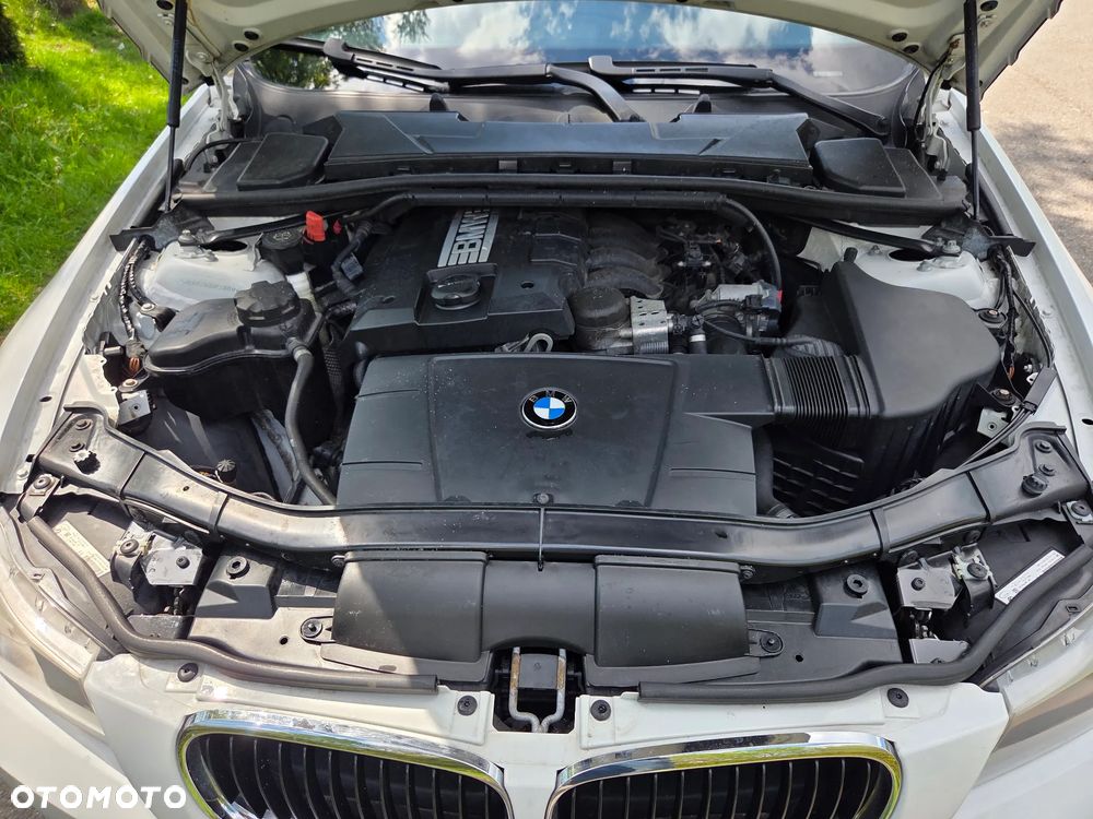 BMW Seria 3 318i Edition Exclusive - 34