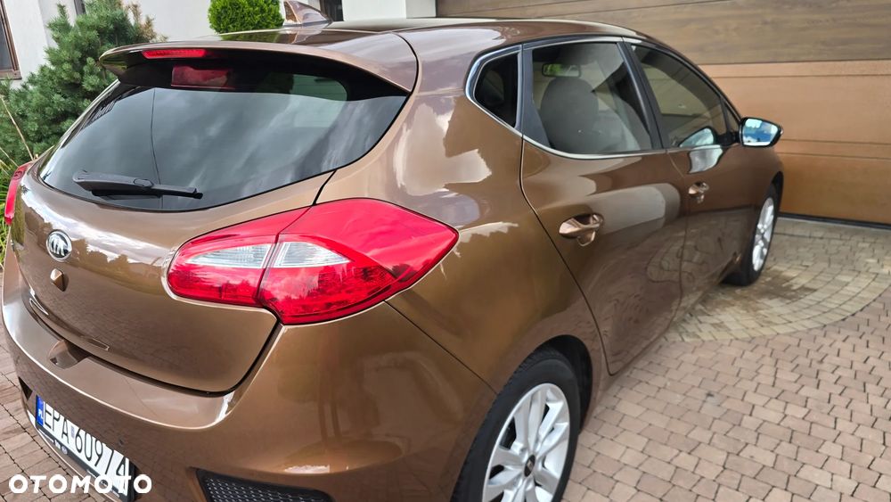 Kia Ceed - 10