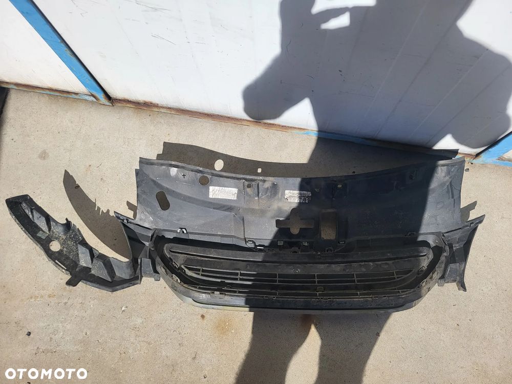 Grill atrapa Peugeot 2008 - 10