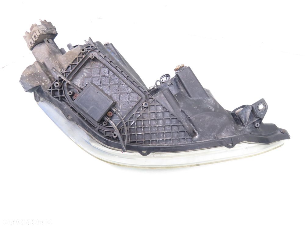 LAMPA LEWA PRZEDNIA TOYOTA AVENSIS VERSO (M2) - 3
