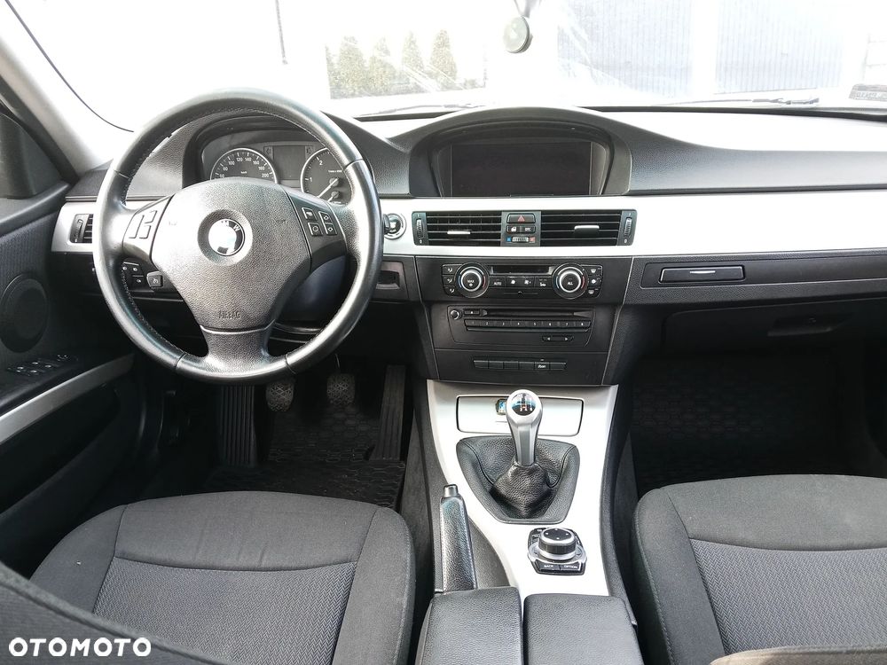 BMW Seria 3 318d - 12