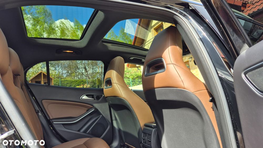 Mercedes-Benz GLA 200 7G-DCT AMG Line - 33