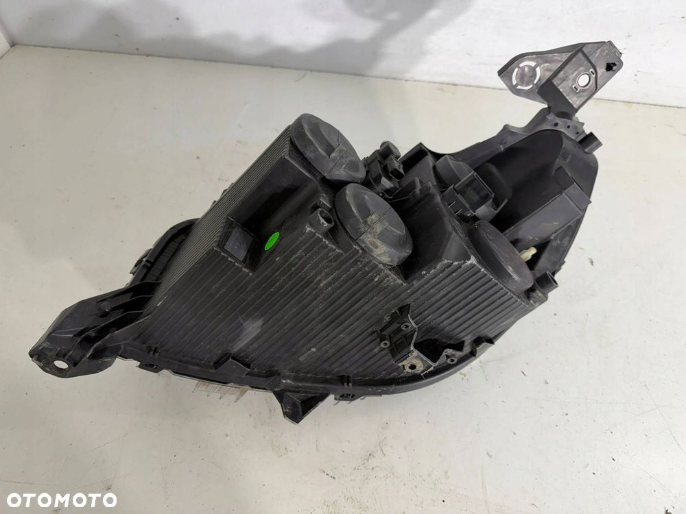 lampa prawy przód prawa przednia peugeot 208 ii eu - 8