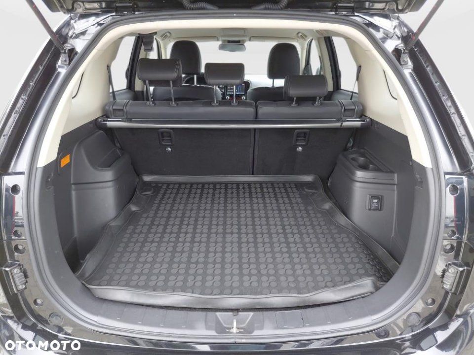 Mitsubishi Outlander - 11