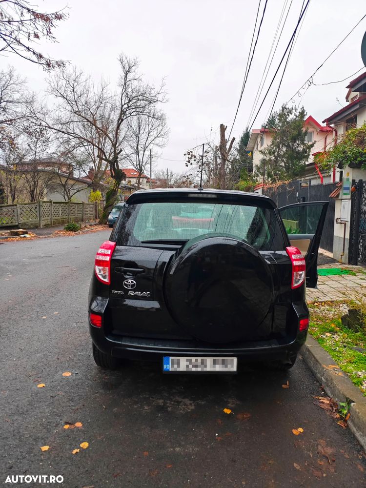 Toyota RAV4 2.2 D-4D Luxury - 3