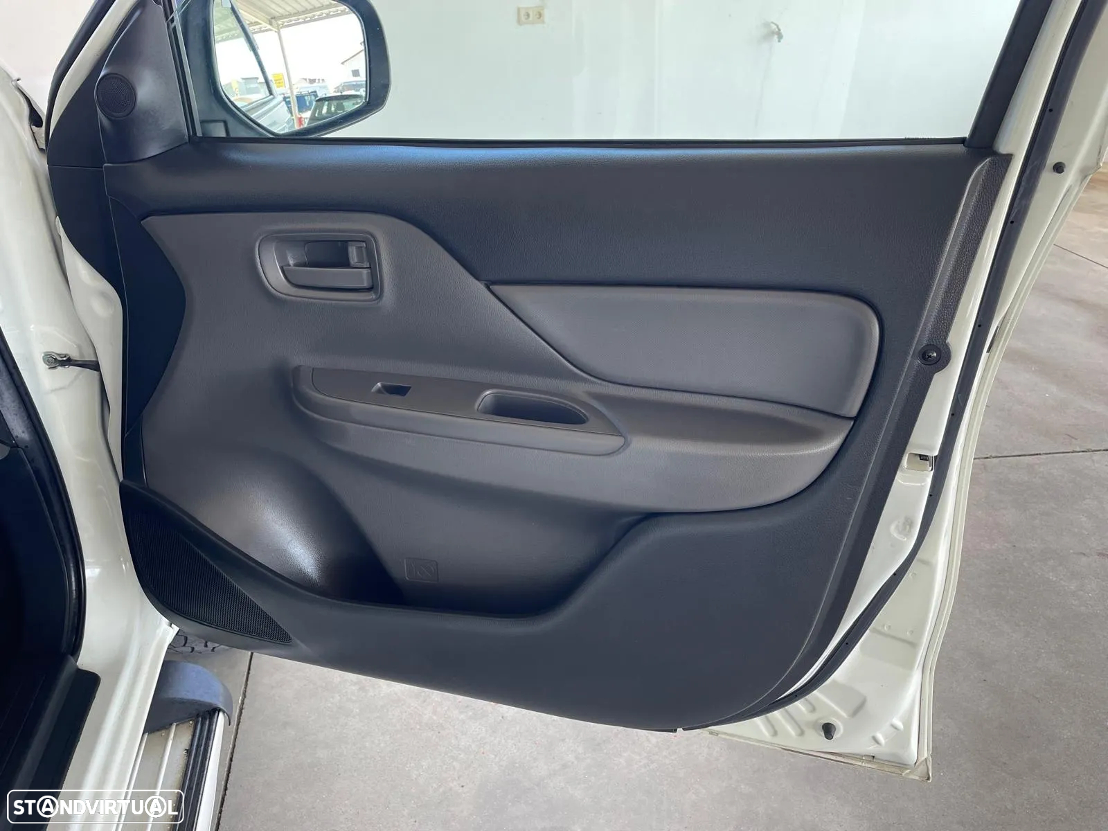 Mitsubishi L200 2.4 DI-D CD Invite 2WD - 25