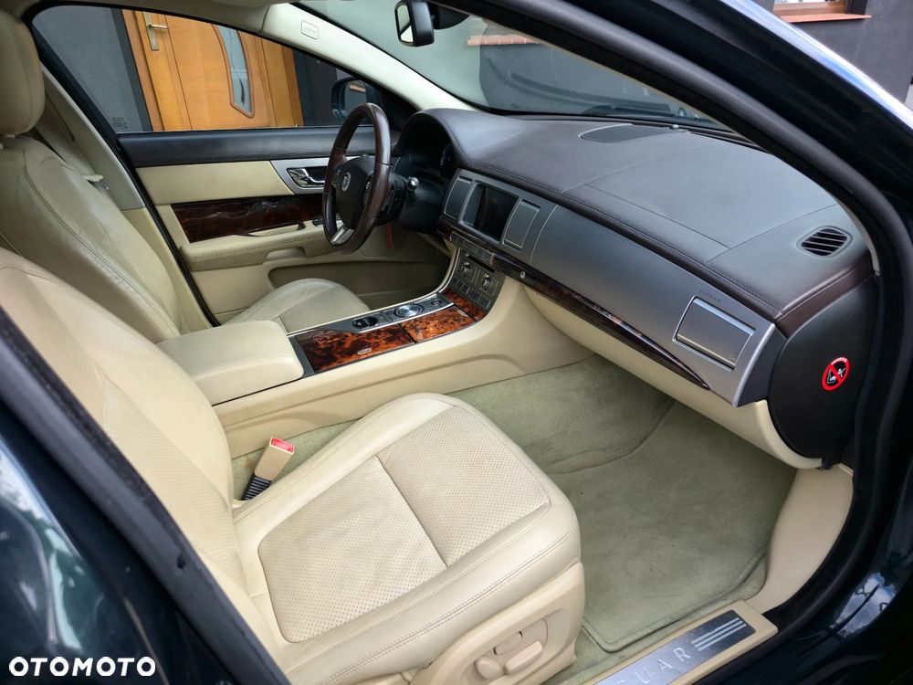 Jaguar XF 3.0 V6 D Premium Luxury - 10