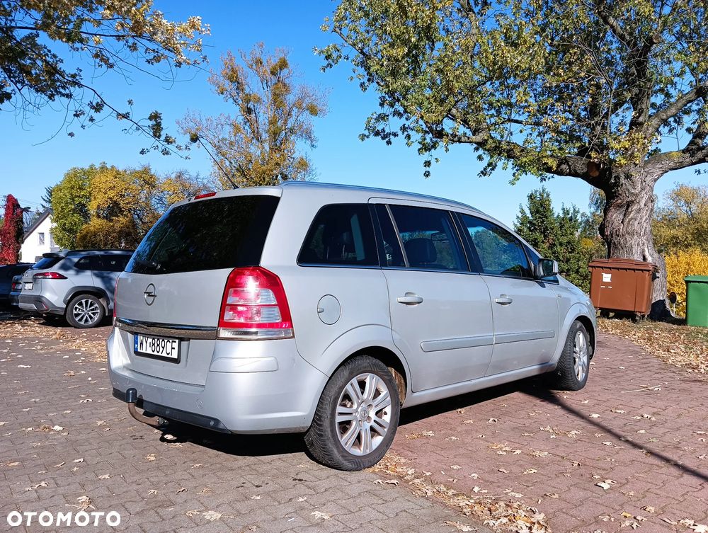 Opel Zafira 1.8 Cosmo - 3