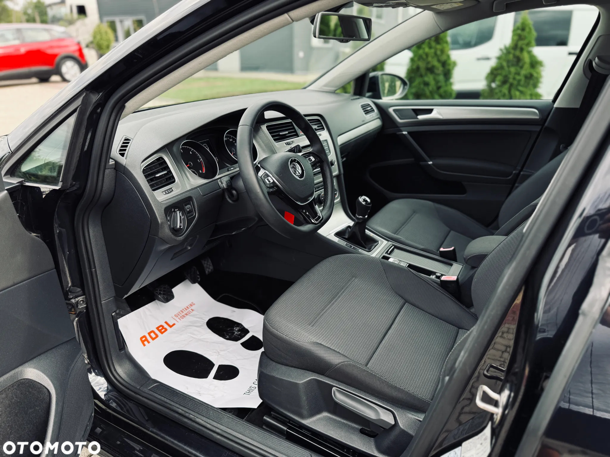 Volkswagen Golf 1.6 TDI BlueMotion Comfortline - 15