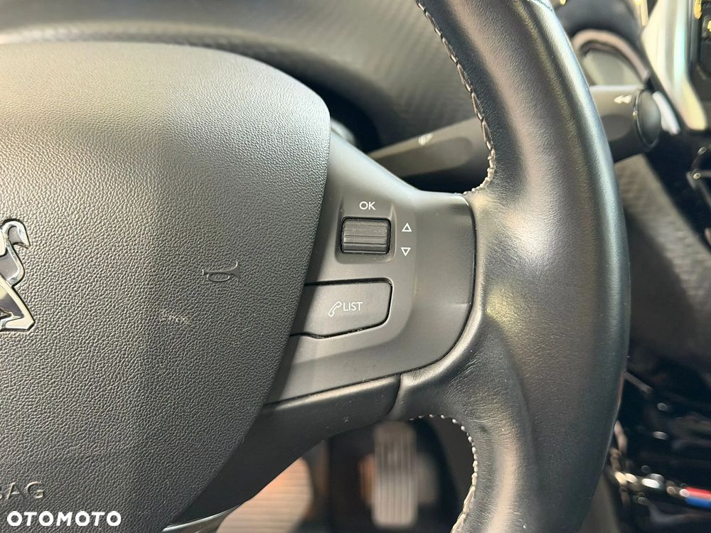 Peugeot 2008 1.2 Pure Tech GPF Allure S&S EAT6 - 16