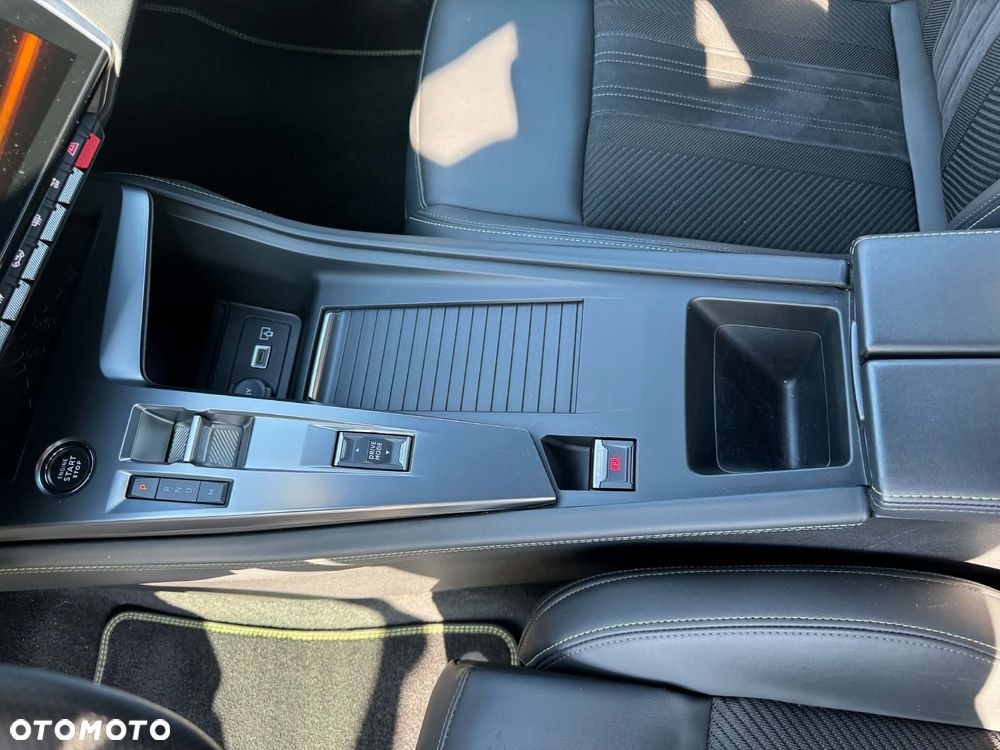 Peugeot 408 1.2 PureTech GT S&S EAT8 - 11