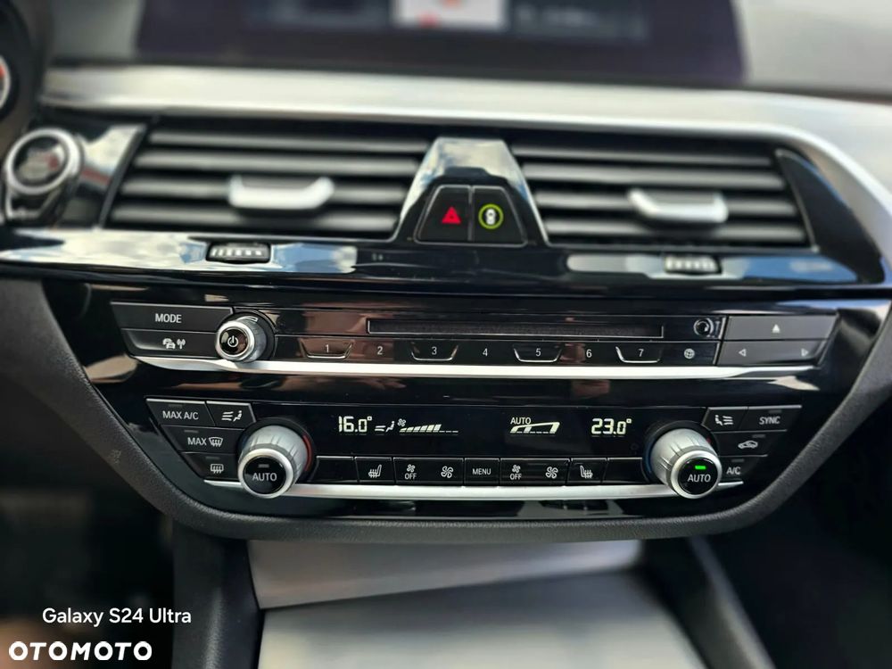 BMW Seria 5 530i xDrive Luxury Line sport - 33