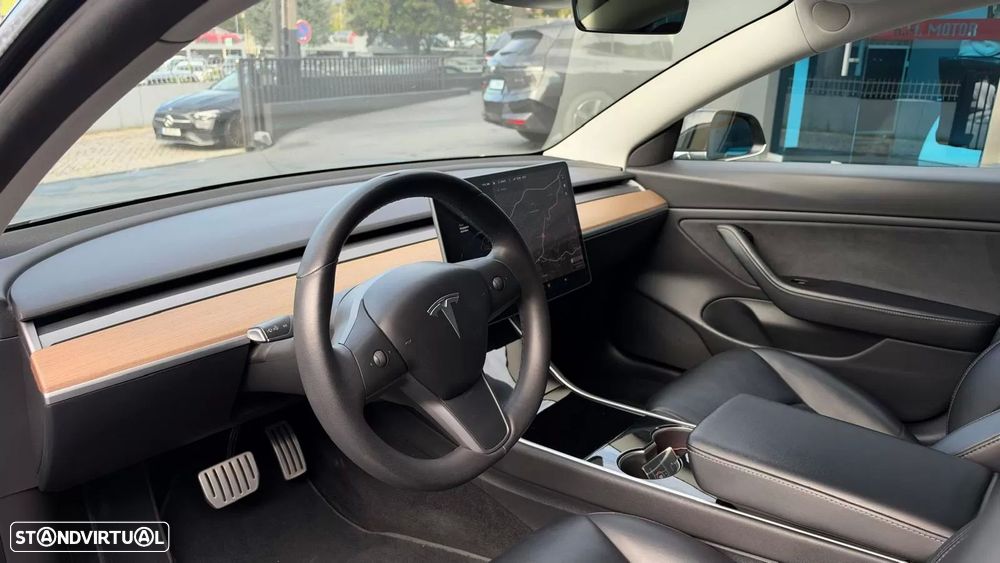 Tesla Model 3 - 8