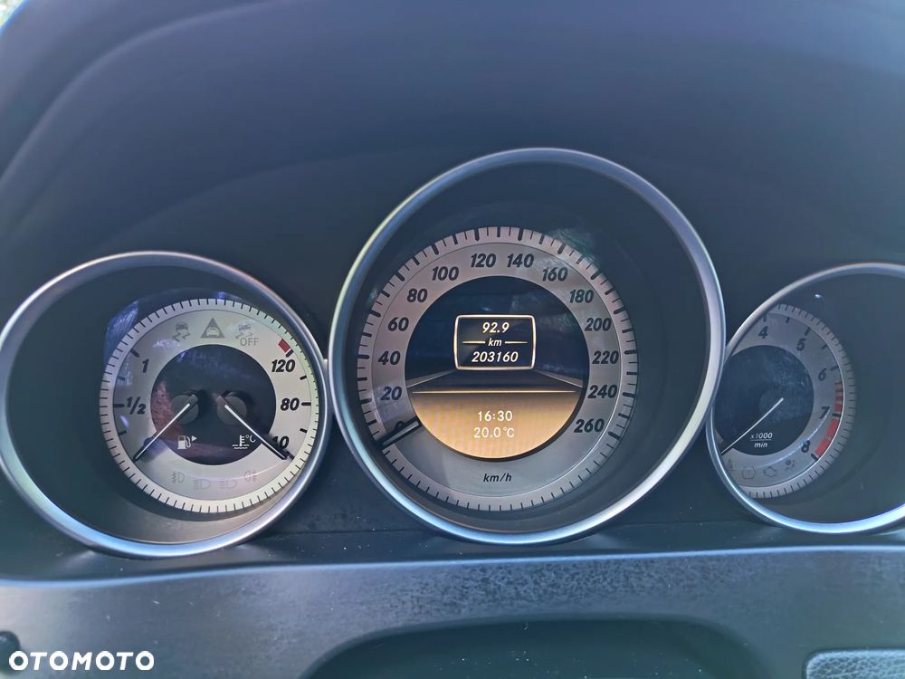 Mercedes-Benz Klasa C 180 CGI BlueEff Avantgarde - 4