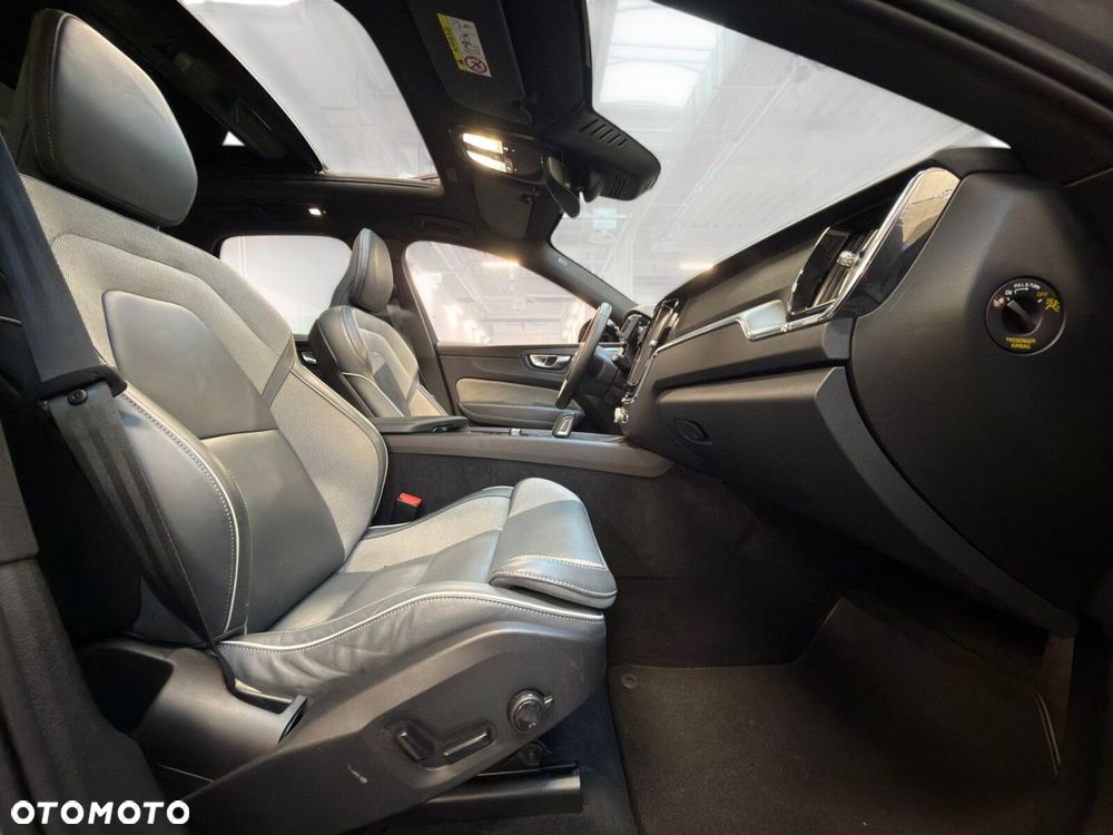 Volvo XC 60 B5 B AWD R-Design - 26