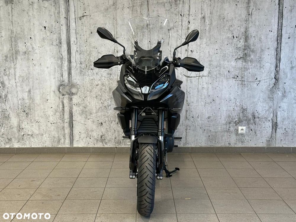BMW F - 5