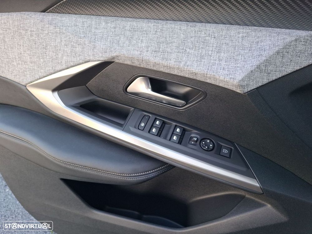 Peugeot 5008 1.2 Hybrid Allure e-DCS6 - 24