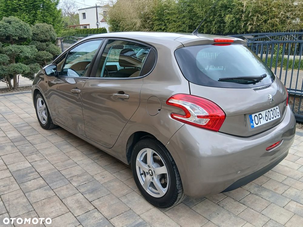 Peugeot 208 - 2